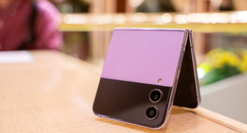 How Foldable Phones Are Changing the Market